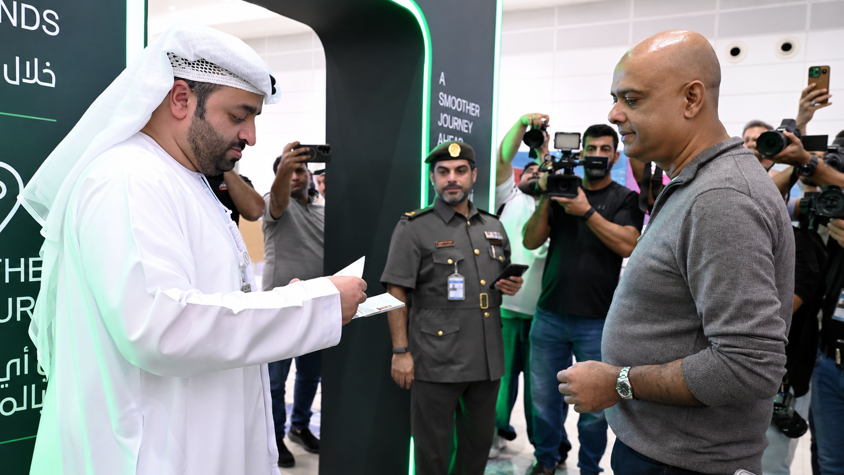 إقامة دبي تطلق "كليك وسافر" لإنجاز إجراءات المسافرين خلال 12 ثانية
